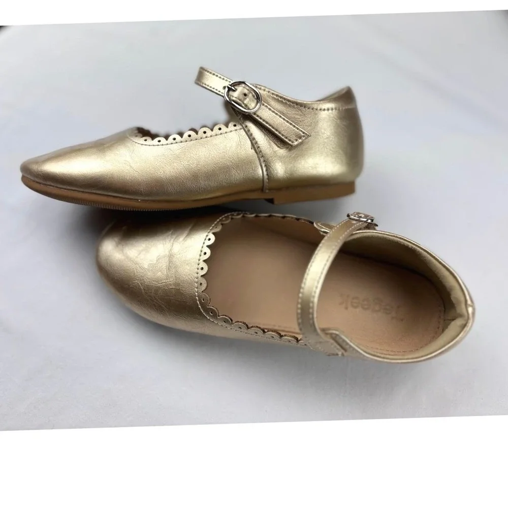 Tegeerk Girls Sz 12  Mary Jane Flats Gold Buckle‎ Strap Scalloped Trim Metallic
